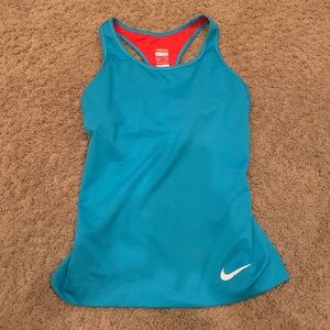 Nike Pro workout tank